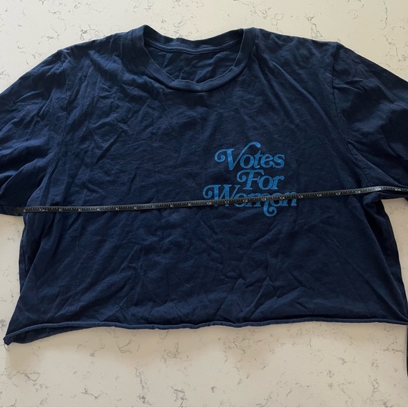 Votes for Women Women's Navy Blue Graphic Crop Top Tee Shirt Size Medium - Picture 4 of 7